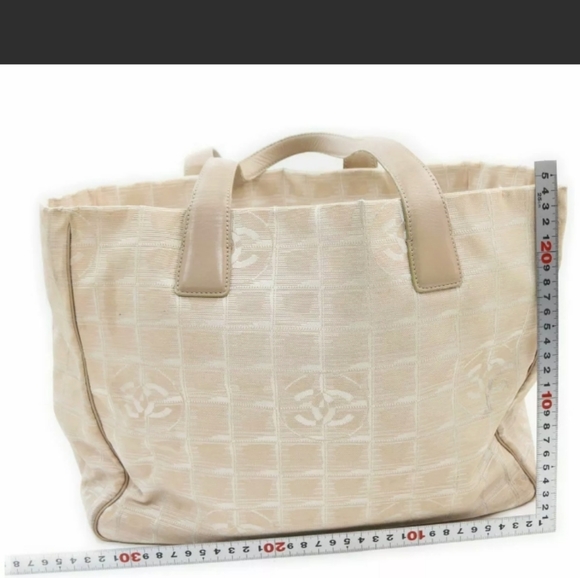 🥳HP🥳Chanel Beige Canvas Authentic Travel Tote - Picture 1 of 11